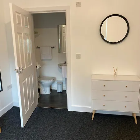 8 Bed 9 Bath Ensuite House With Hot Tub And Free Parking Sheffield
