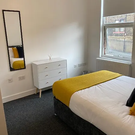 8 Bed 9 Bath Ensuite House With Hot Tub And Free Parking Dom wakacyjny *