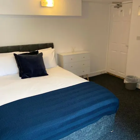 Dom wakacyjny 8 Bed 9 Bath Ensuite House With Hot Tub And Free Parking *