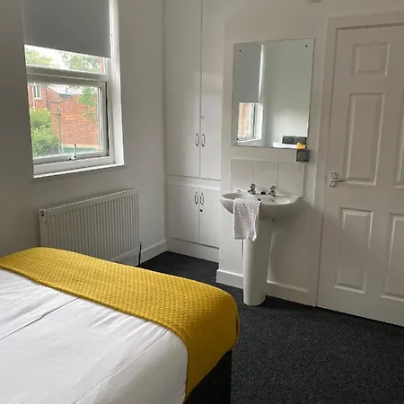 8 Bed 9 Bath Ensuite House With Hot Tub And Free Parking Dom wakacyjny *